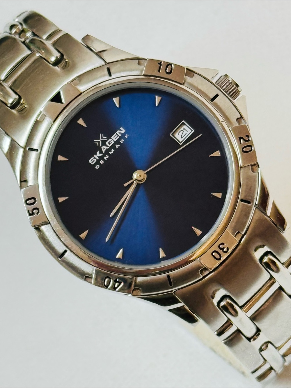 Vintage Skagen 35mm Men's 7" MAX Blue Dial Date Silver Bracelet Watch 63LSXN